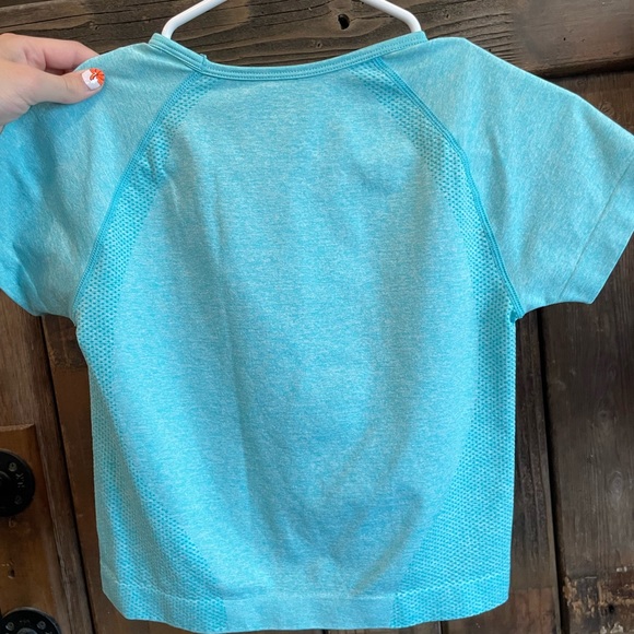 4 athletic waist-length tees - Picture 4 of 10